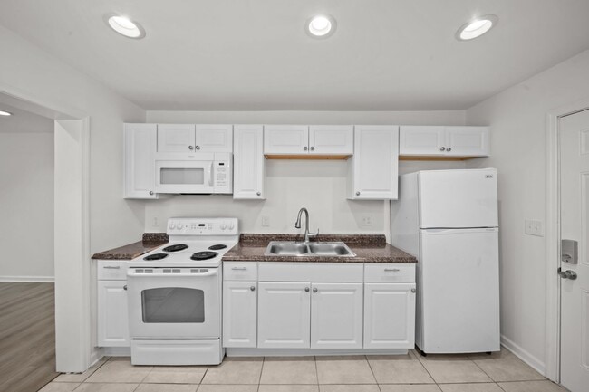 Building Photo - Newly Renovated 2 Bedroom 1 Bath Home