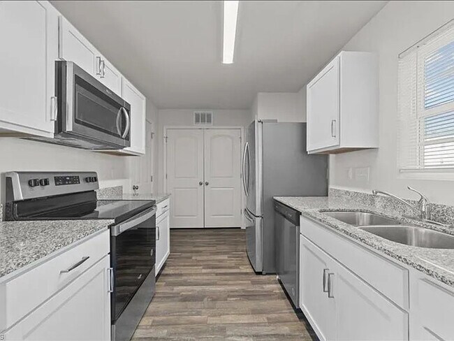 Building Photo - 213 Pleasant Willow Pl