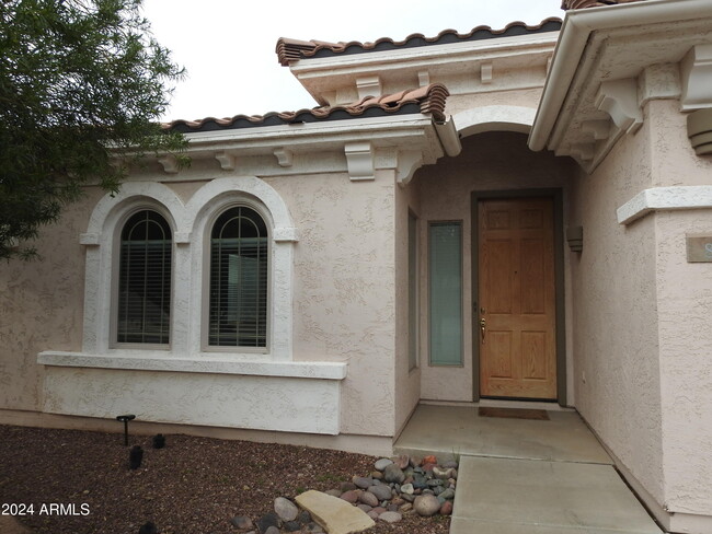 Building Photo - 884 E La Costa Pl