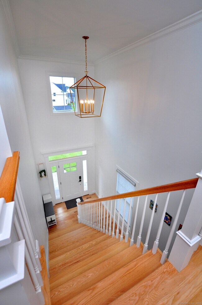 Building Photo - 5 Oakwood Cir