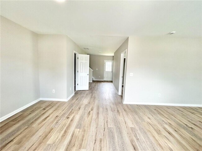 Foto del edificio - 736 Wheel House Ln