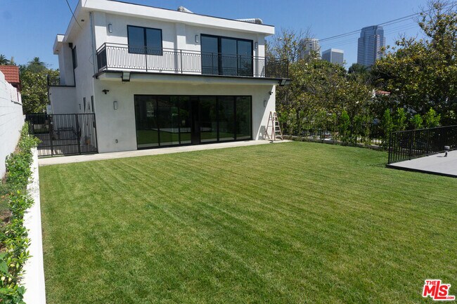 Foto del edificio - 10360 Ilona Ave