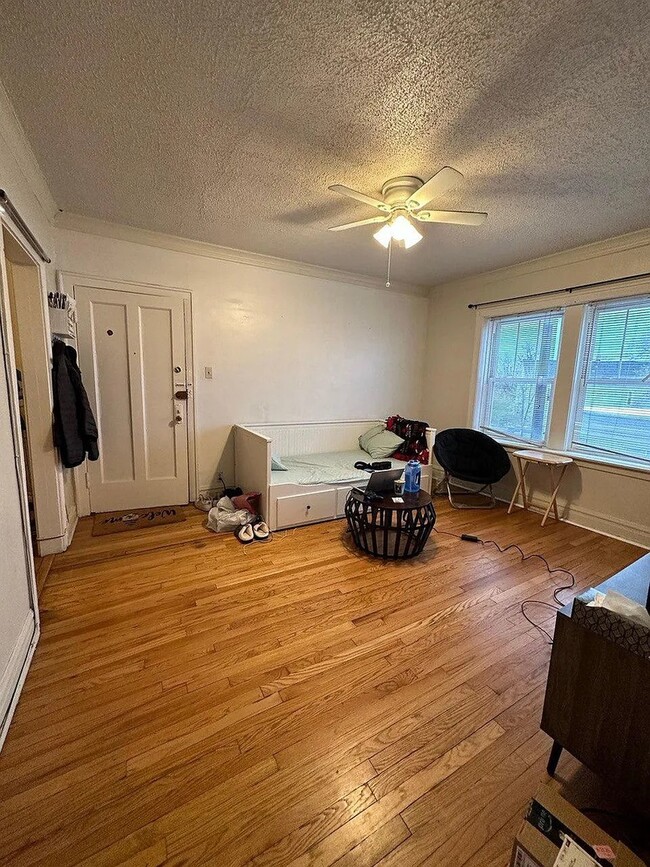 Building Photo - 3076 N Elston Ave