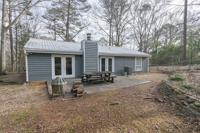 Building Photo - 137 Hight Dr