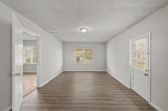 Foto del edificio - 6806 Woodrow St