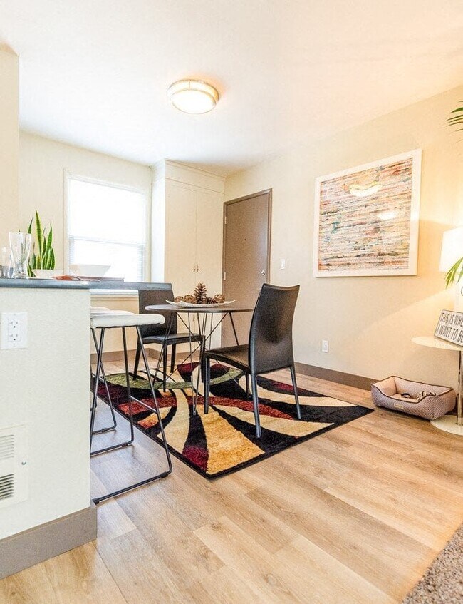 Apartamentos en Seattle - Apartamentos Cadence - Comedor - Cadence