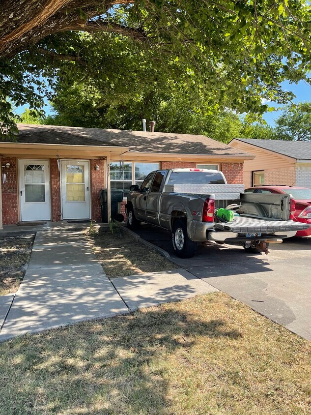 819 E Lindsey St, Norman, OK 73071