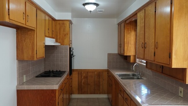 Building Photo - 5600 Cypress Ave