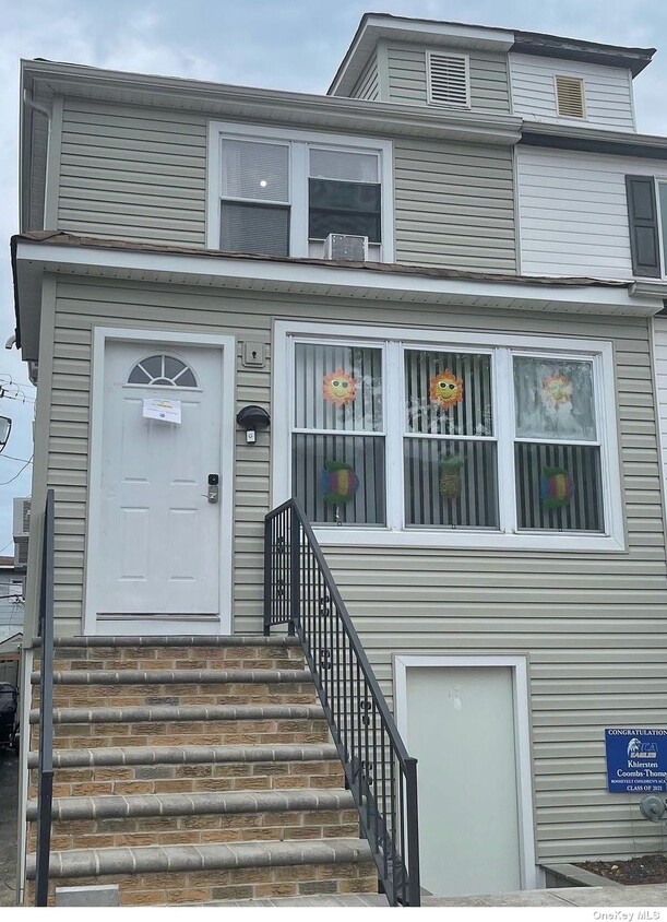 160 E Pine St, Long Beach, NY 11561 Townhome Rentals in Long Beach NY