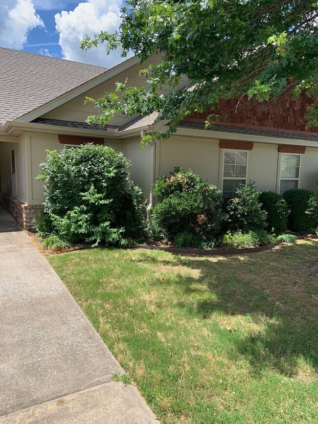 Building Photo - BEAUTIFUL HOME IN GREAT LOCATION!