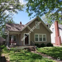 Building Photo - 1529 SW Medford Ave