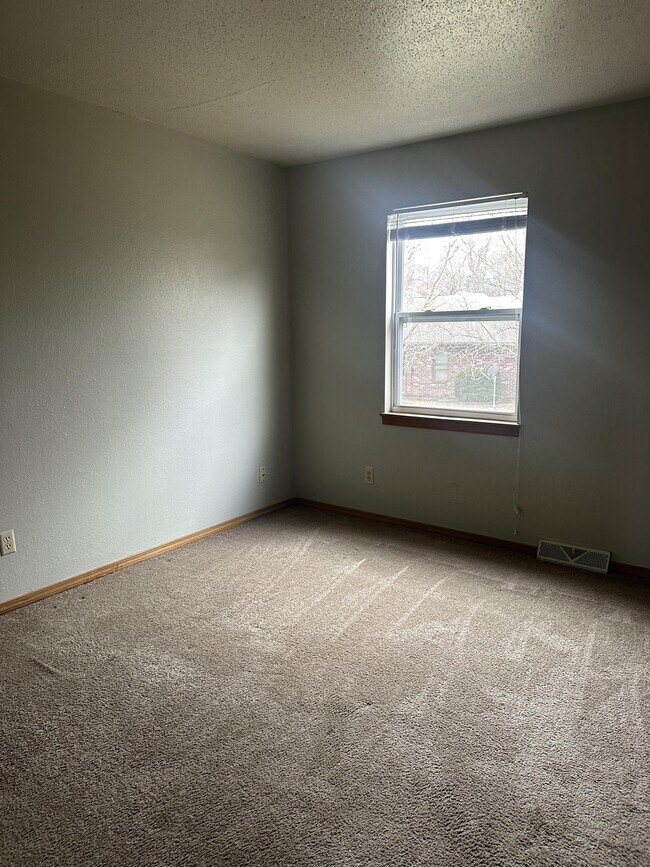 Building Photo - 3023 Aspen Dr