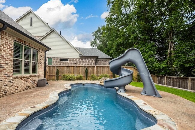 Building Photo - 1385 Belfair Dr