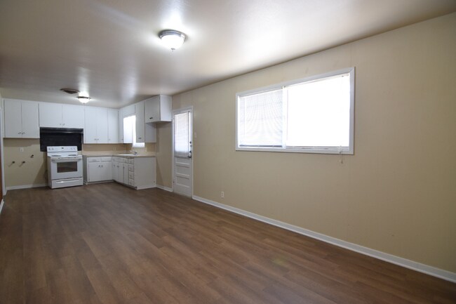 Building Photo - 3009 Glenwood Dr