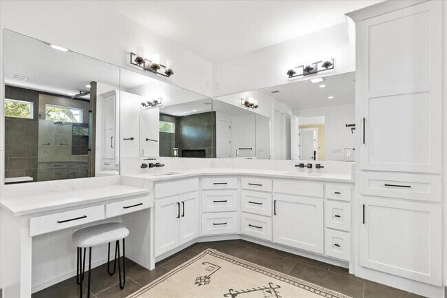 Foto del edificio - 703 Cottonwood Creek Dr