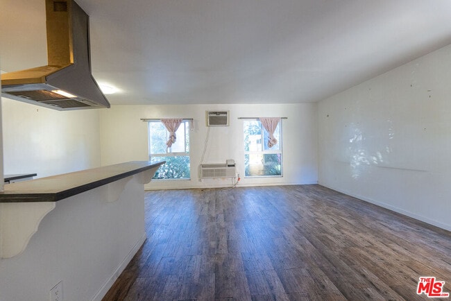 Building Photo - 1118 Waterloo St