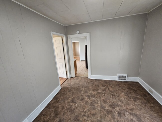 Building Photo - 1762 E 33rd St