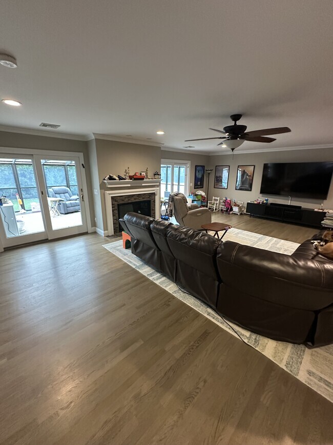 Foto del edificio - 85 Mountain Ridge Dr