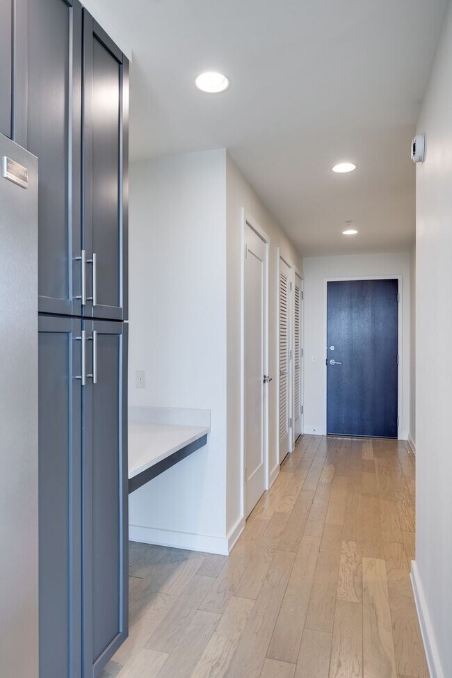 Foto del edificio - Beautiful 15th floor condo at TwelveTwelve