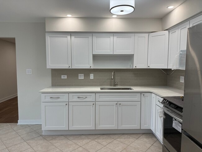 Foto del edificio - 544 LaGrange Rd