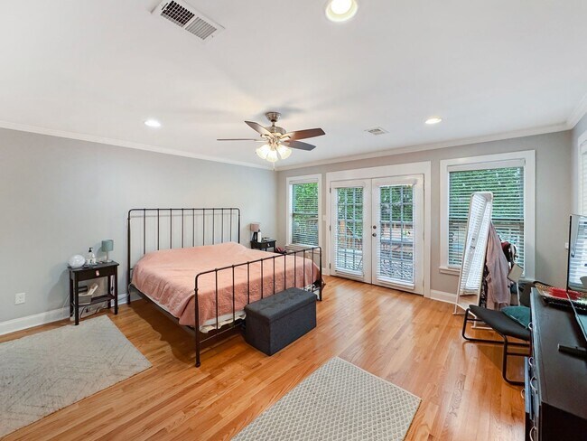 Foto del edificio - Large 4 bedroom, 3 bath home recently updated near Chickasaw Gardens