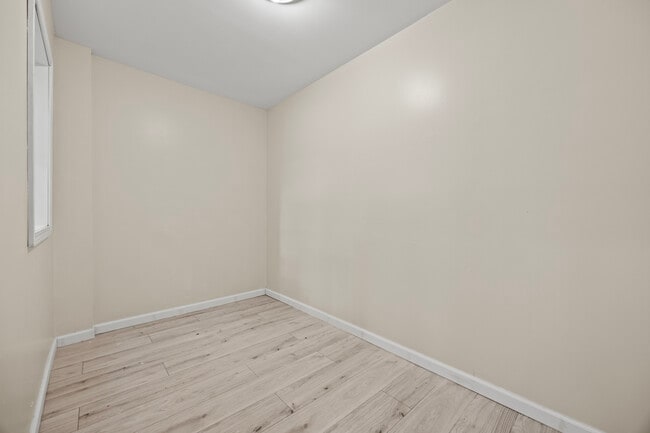 Building Photo - 16 School St