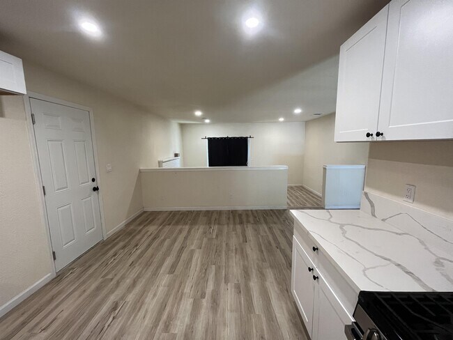 Foto del edificio - 3021 Farris Ave