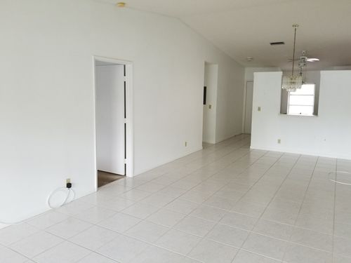 Building Photo - 8889 Windtree St