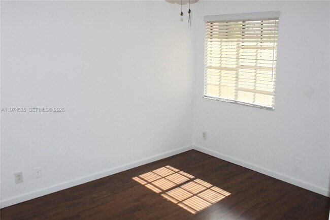 Foto del edificio - 3857 Tree Top Dr