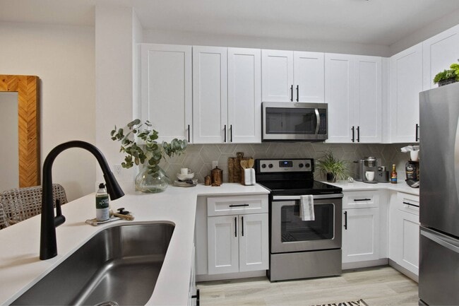 1000 West, Charleston, SC, Kitchen - 1000 West