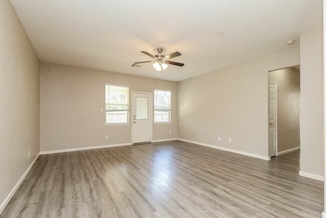 Building Photo - 443 Oak Chase Dr