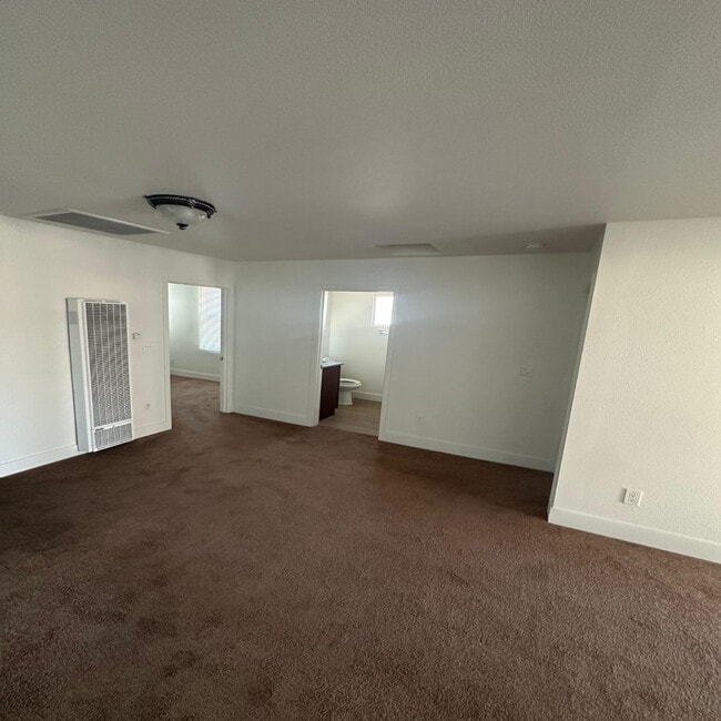 Building Photo - 730 S 46th St