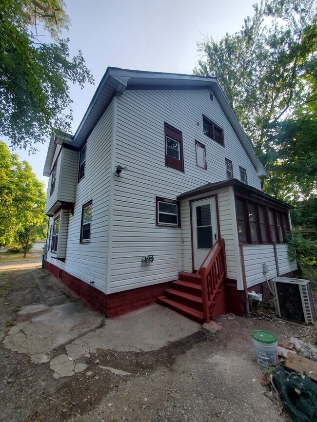 Building Photo - 1312 Hotop Ave