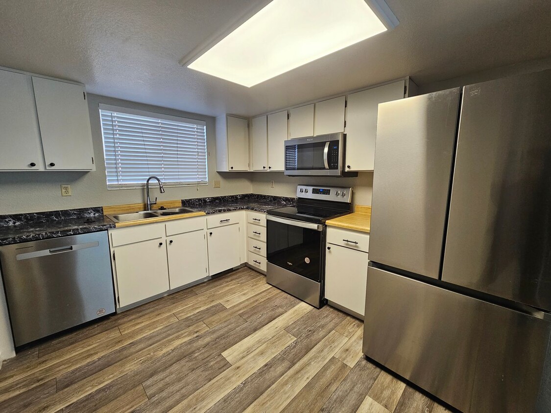 Foto principal - Immaculate 2 Bedroom Unit - Close to UNR!