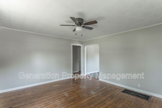 Foto del edificio - 5501 Rosemont Dr