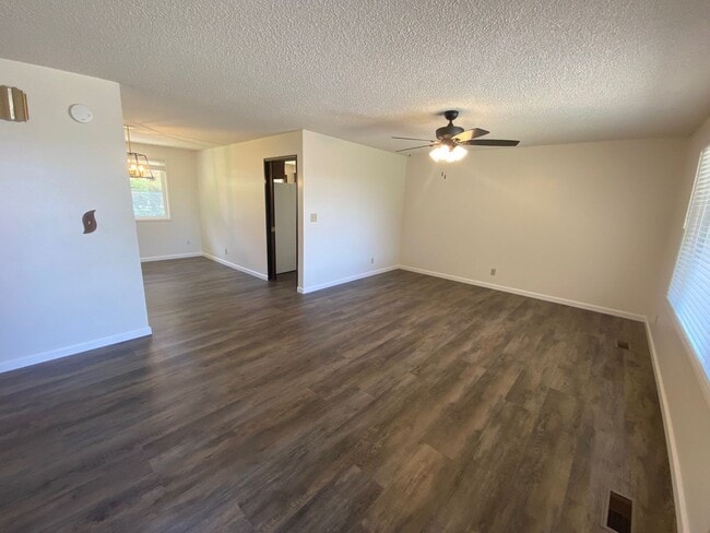 Foto del edificio - 3045 W Shasta Ave