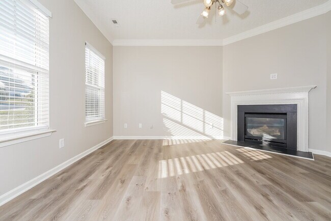 Foto del edificio - 1029 Crestdale Crossing Dr