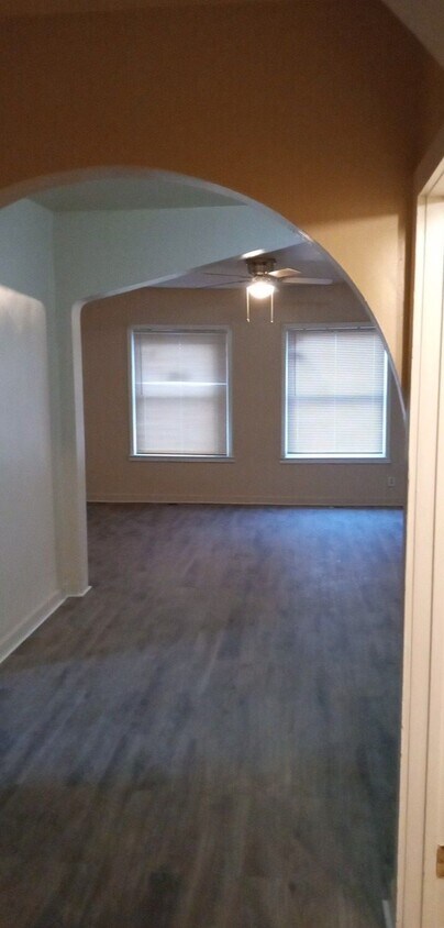 Foto principal - 7441 S Euclid Ave