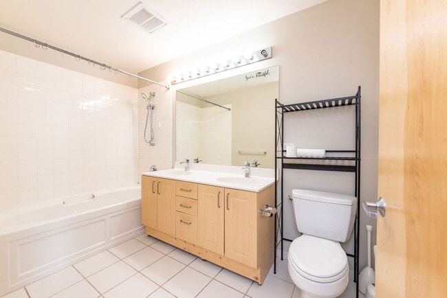 Building Photo - 1620 S Michigan Ave