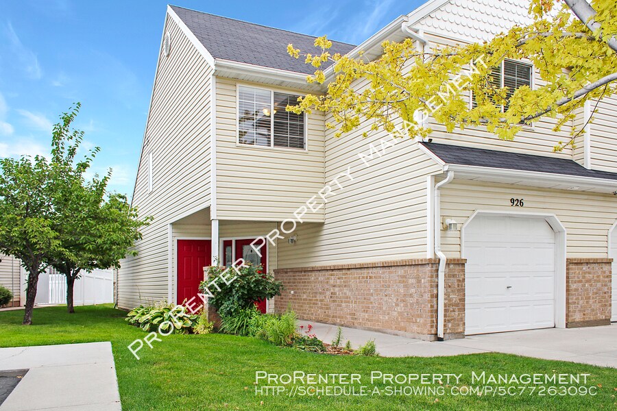 Foto principal - End Unit 3 Bed, 2.5 Bath Layton Townhome