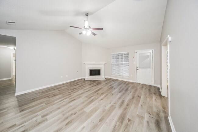 Foto del edificio - 1679 Central Trails Dr