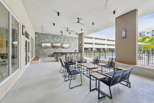 Building Photo - Resia North City