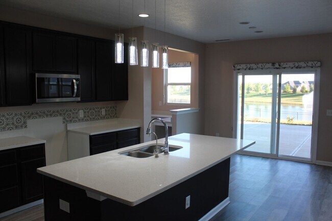 Foto del edificio - Beautiful 4 Bedroom in Avon!