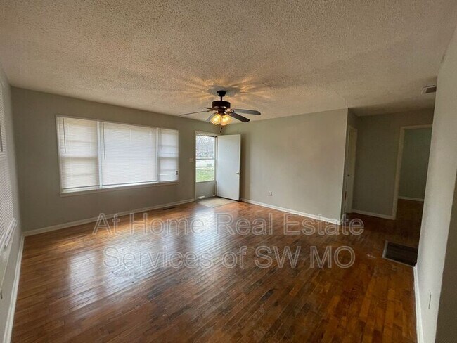 Foto del edificio - 2609 E Cherry St