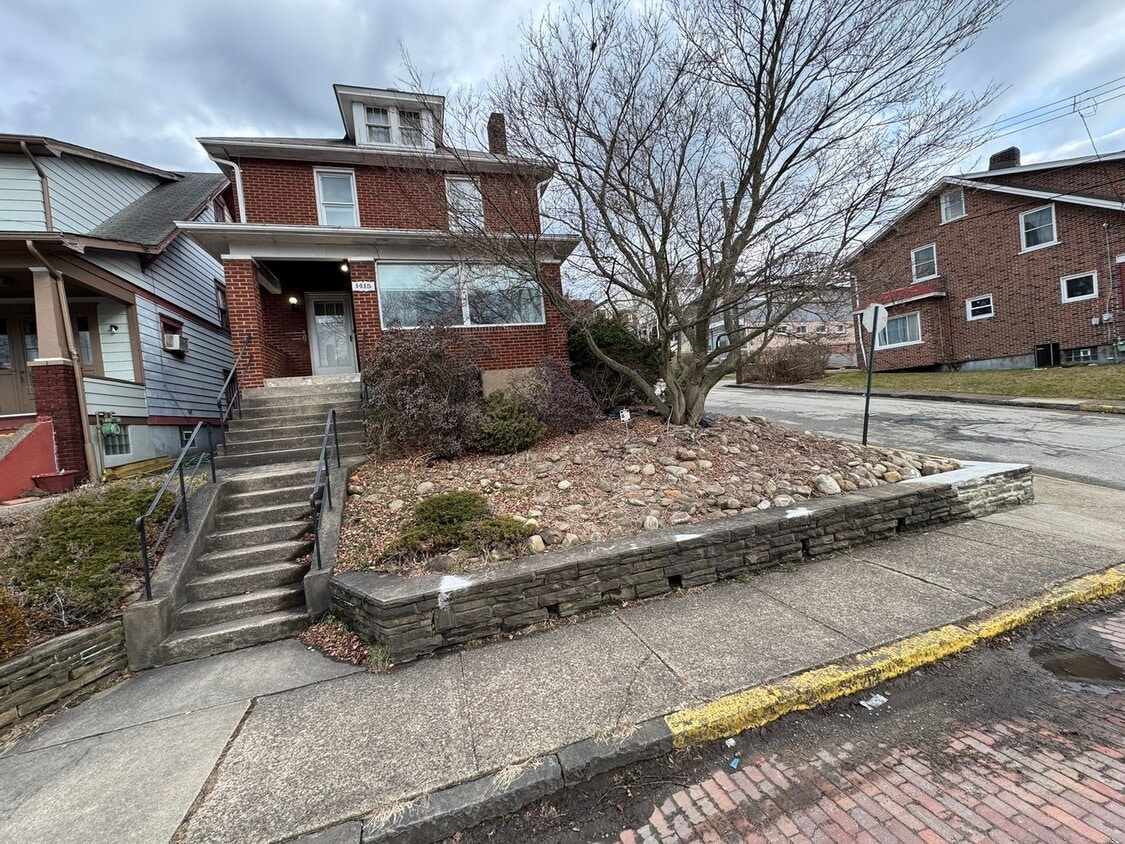 Primary Photo - 1415 Freemont St