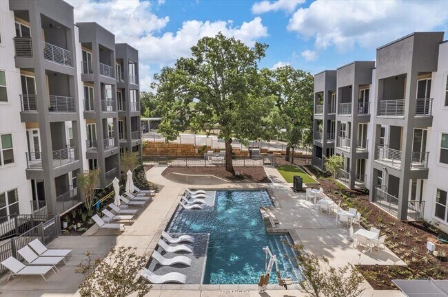 Foto del edificio - 4801 Springdale Rd