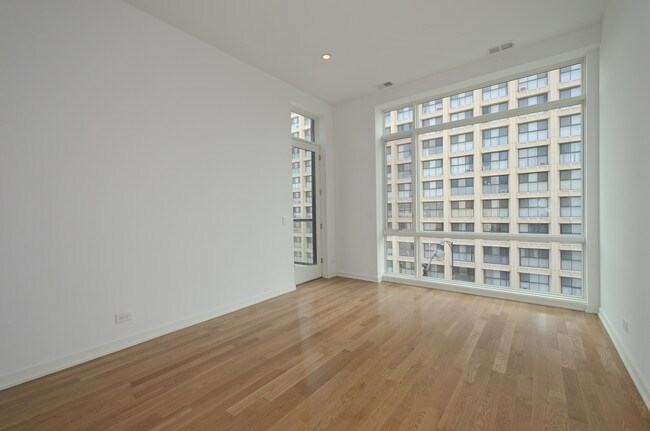 Building Photo - 1510 W Division St