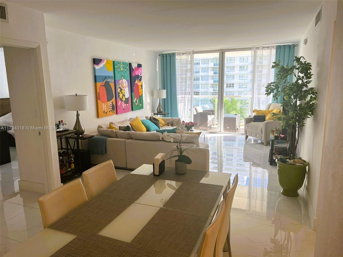 Foto principal - 5600 Collins Ave