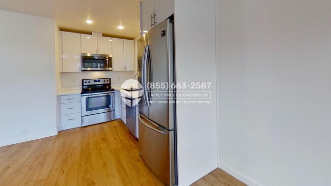 Building Photo - 3521 S Leschi Pl