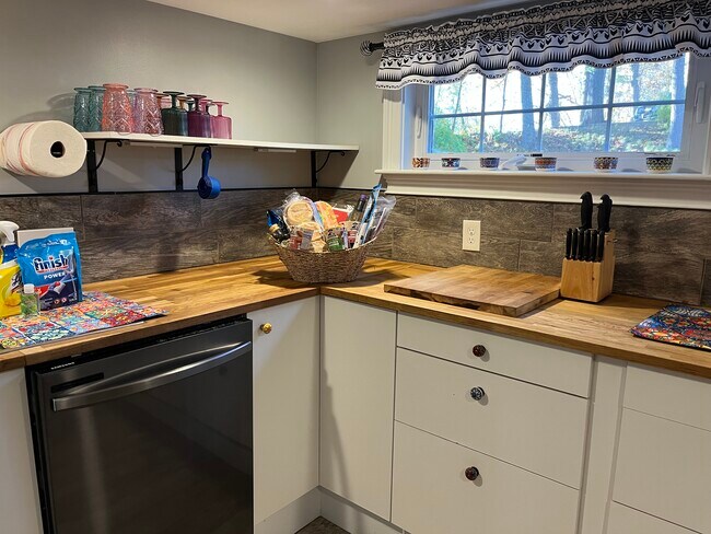 Building Photo - 131 Kimball Rd